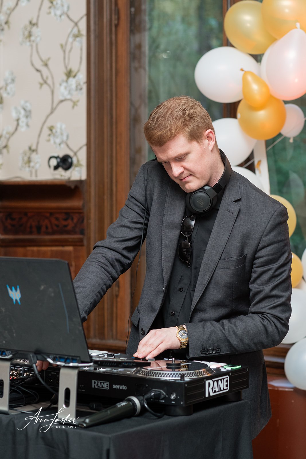 Dj for wedding